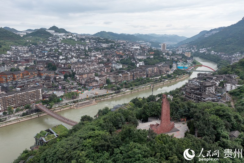 航拍下的茅臺鎮。人民網記者 翁奇羽攝