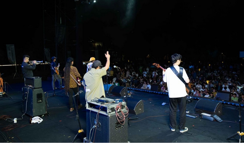 10、江畔音樂會