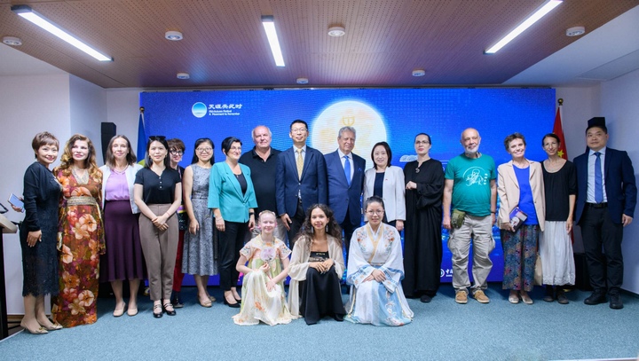 兩地嘉賓合影留念。傅永山攝