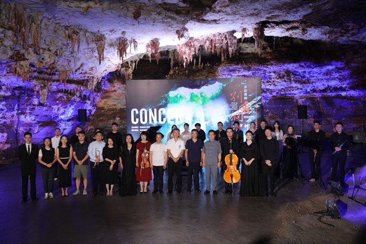 圖為合影留念。潘婭攝