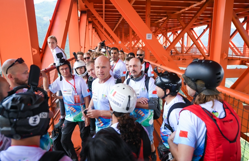 7北盤江大橋跳臺賽前準備