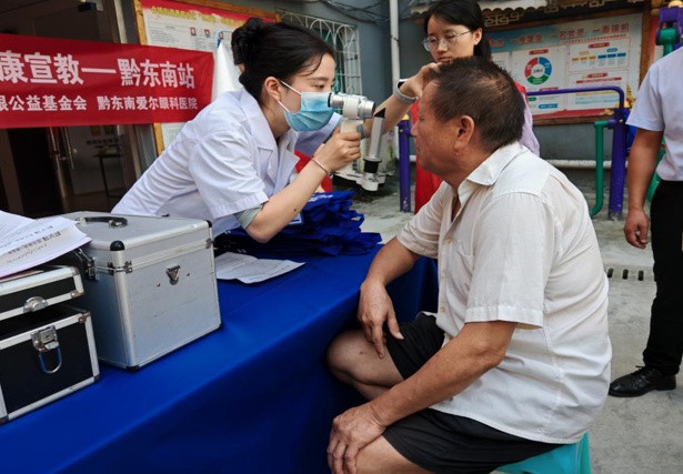 眼健康檢查。臺江縣婦聯供圖