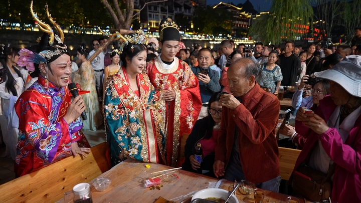 鎮遠夜間經濟引爆國慶旅游。