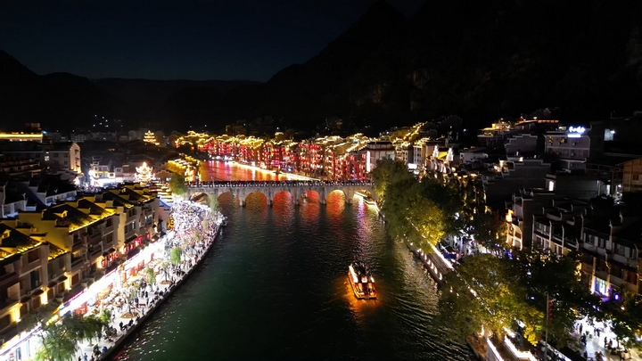 鎮遠夜間經濟引爆國慶旅游。