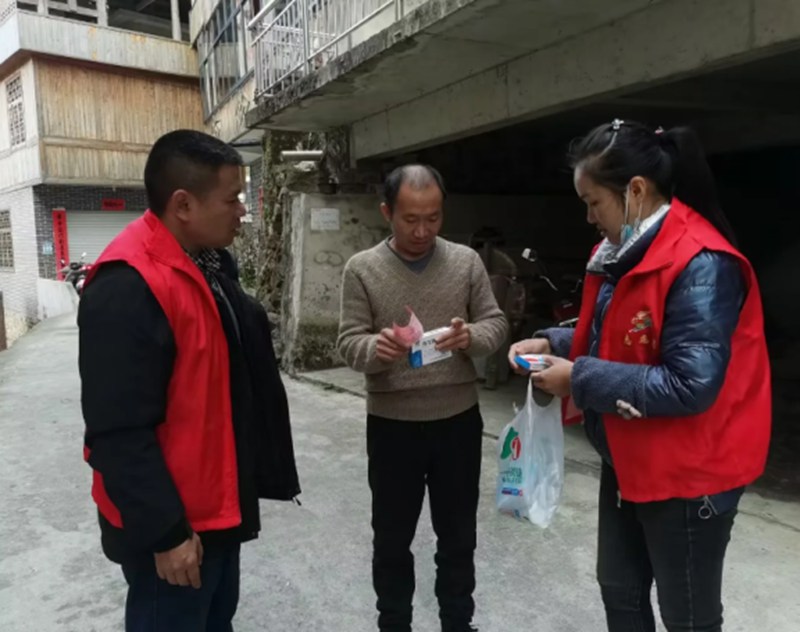 朱涌駐村時的工作照。圖片由受訪者提供