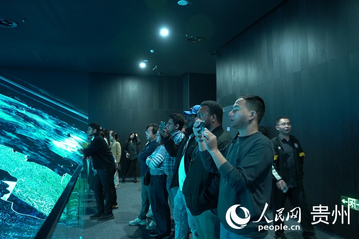 數字沙盤空間播放的規劃影片引外媒關注。人民網 陽茜攝