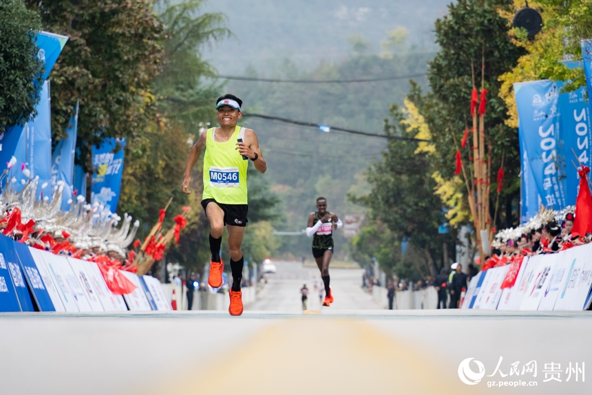 2024貴州環雷公山馬拉松賽現場。人民網記者 涂敏攝