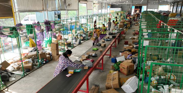 德江：“小包裹”映射消費活力加速釋放。