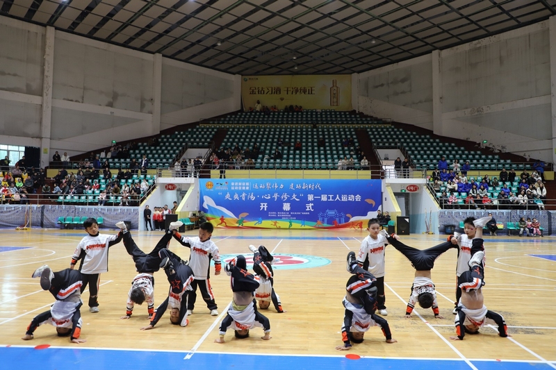 《街舞表演》。