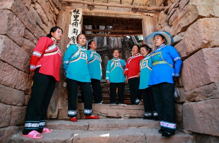 背坐村水族吟唱留客歌。陳慶方攝