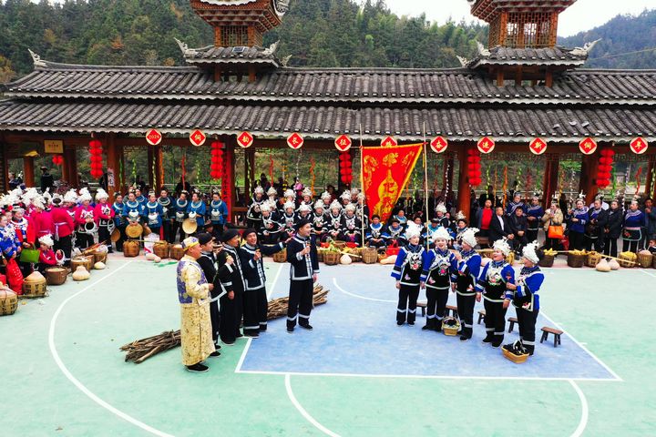 侗族群眾進行文藝表演。楊元紅攝