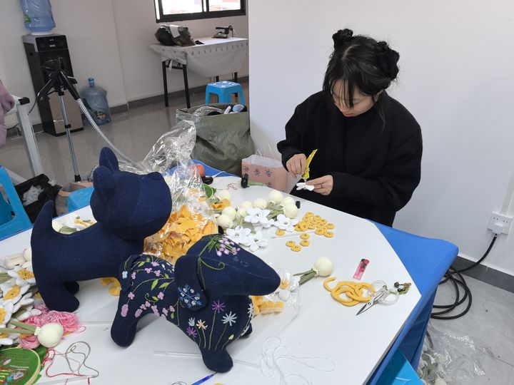 “媽媽崗”場景。