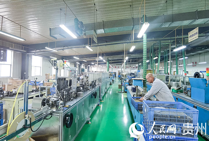 中昊電子生產車間。人民網記者 王秀芳攝