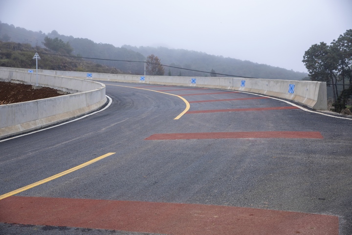 赫章縣鐵匠鄉到雙坪鄉公路。