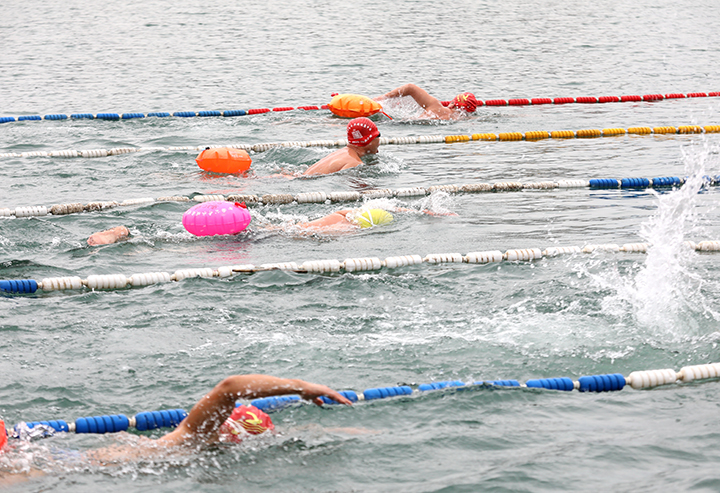 參賽選手精彩比賽中。向天祥攝