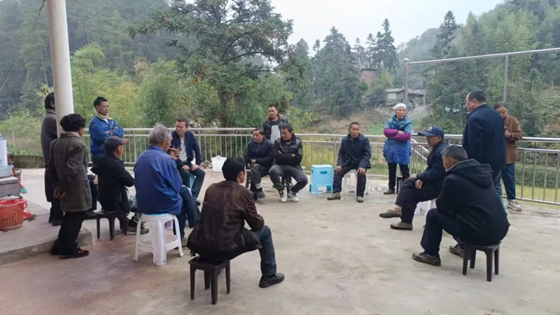 1 通過面對面”話家?！钡男问搅私饷癖娫V求需求。