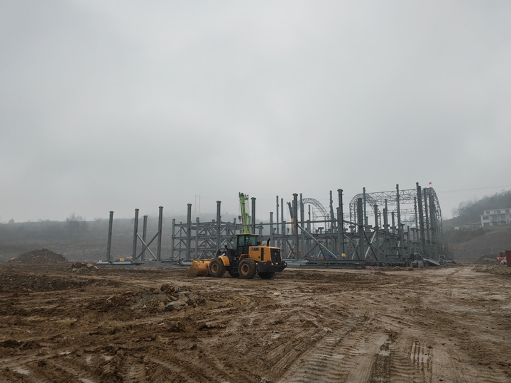 金沙縣煤炭儲配基地建設項目建設現場。陳昱攝