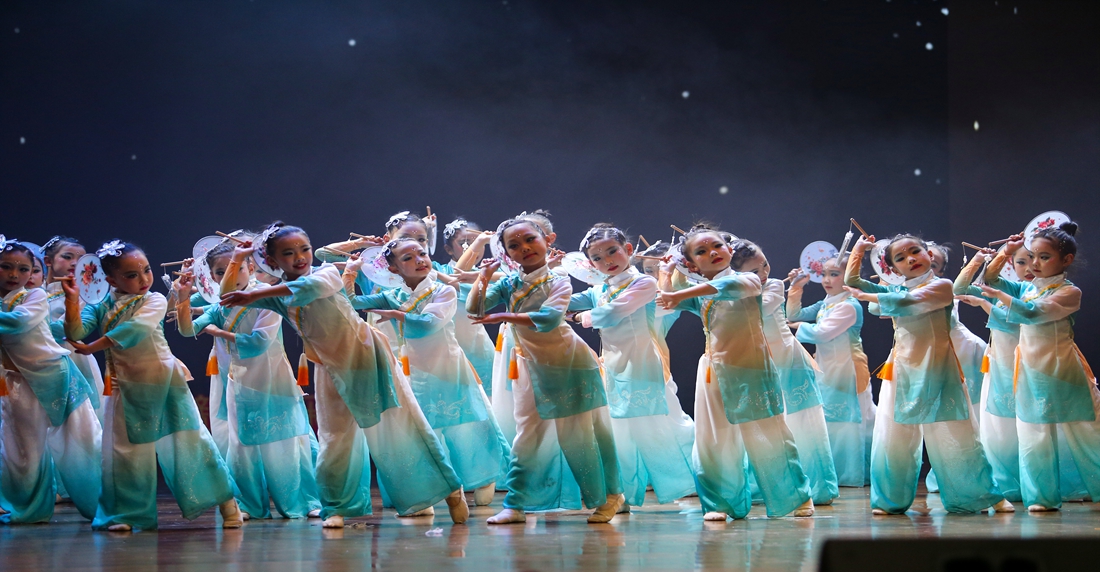 赫章萌娃齊聚！2025少兒春晚嗨翻蛇年。陳春志攝