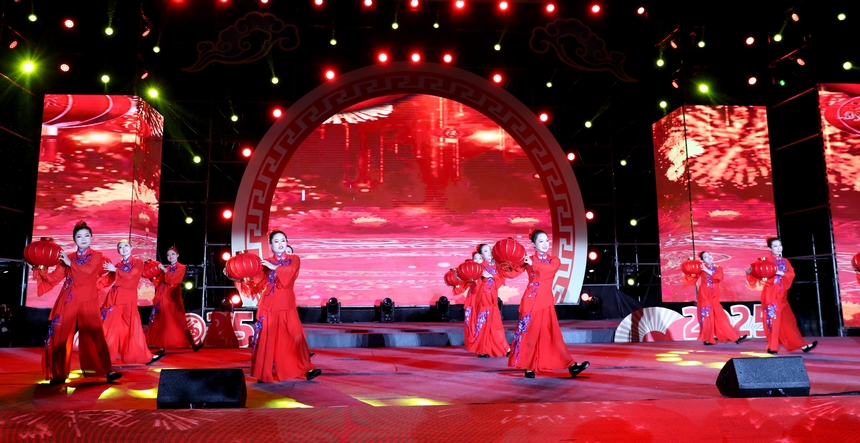 開場文藝表演。向天祥攝