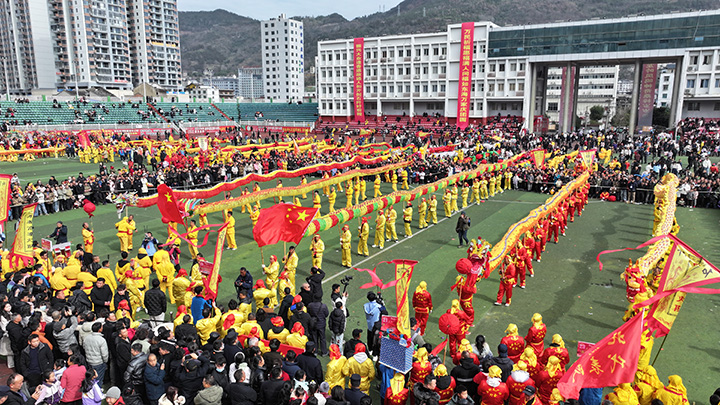 貴州石阡仡佬毛龍節現場。