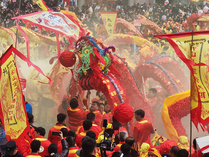 貴州石阡仡佬毛龍節現場。