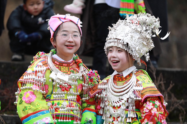 苗族同胞參加“跳月”活動。