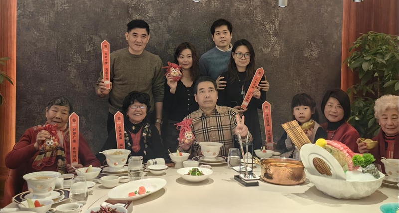 特色餐飲服務顧客。貴旅集團供圖