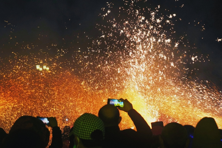 大家紛紛拍照打卡。