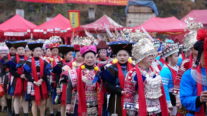 惠水萬人共赴“藏滂哈”節 。