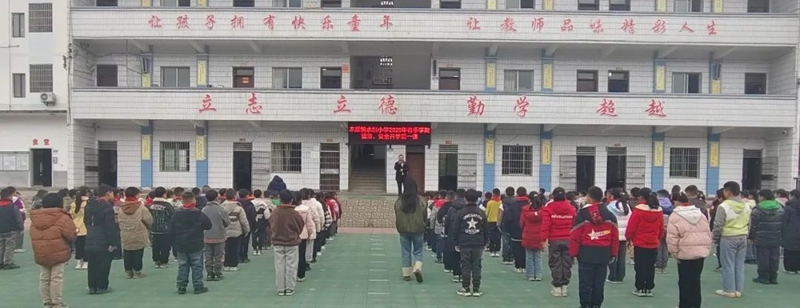 2 圖為司法所工作人員到學校開展法治宣傳.jpg