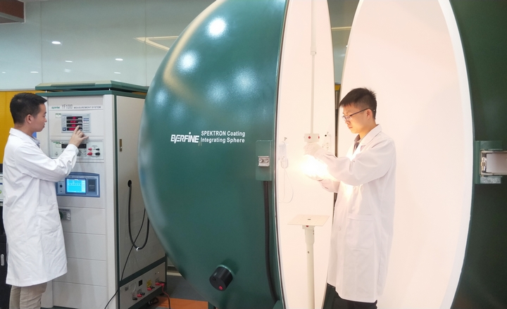 貴州省光技術聯合創新與服務中心 技術人員正在工作。