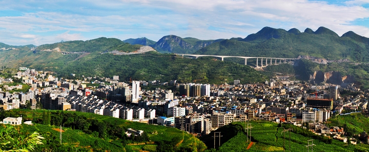 赫章縣城全景圖。李學友攝