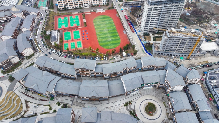 新聯通的印象小鎮至悅瓏臺路段。陳春志 攝.jpg