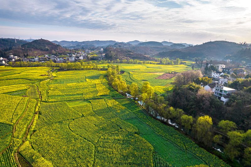 貴州省畢節市黔西市洪水鎮鄉村美景（無人機照片）。