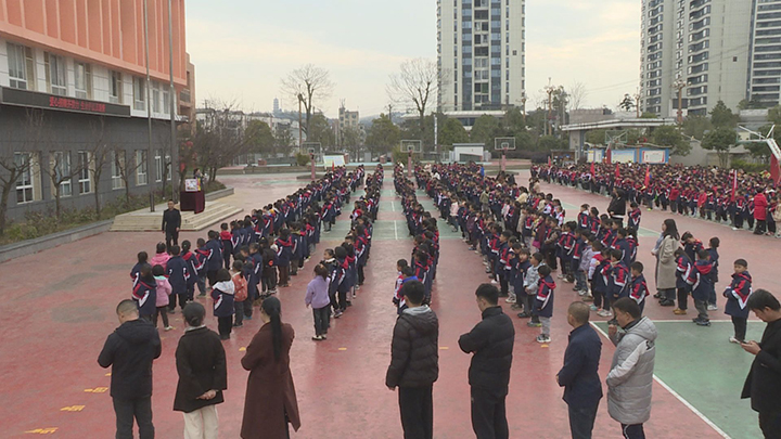 愛心點亮希望 真情溫暖心房。