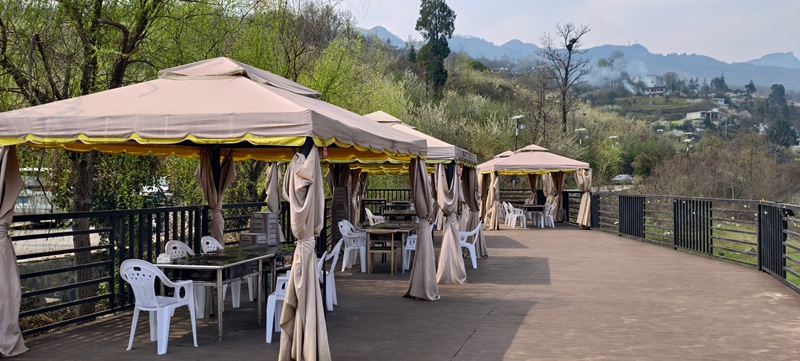 濱江布依露營基地的燒烤區。吳艷禹攝