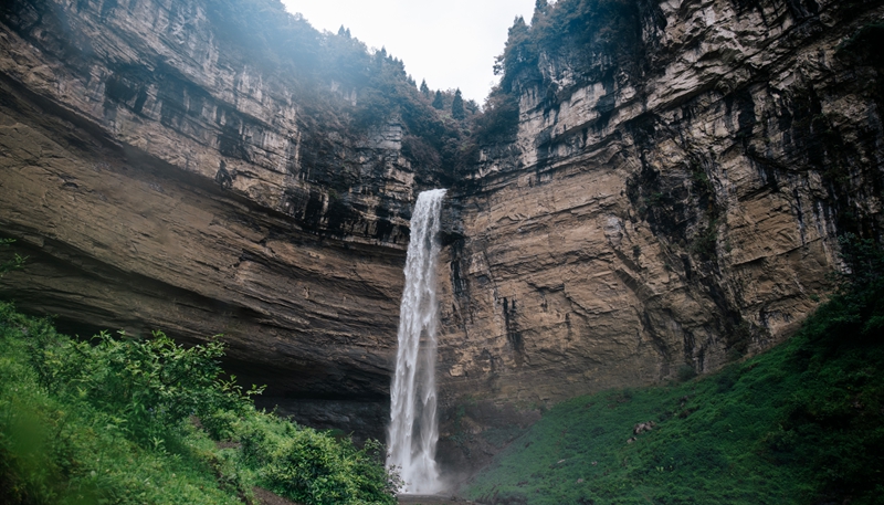 《吊水巖瀑布》。吳琪攝