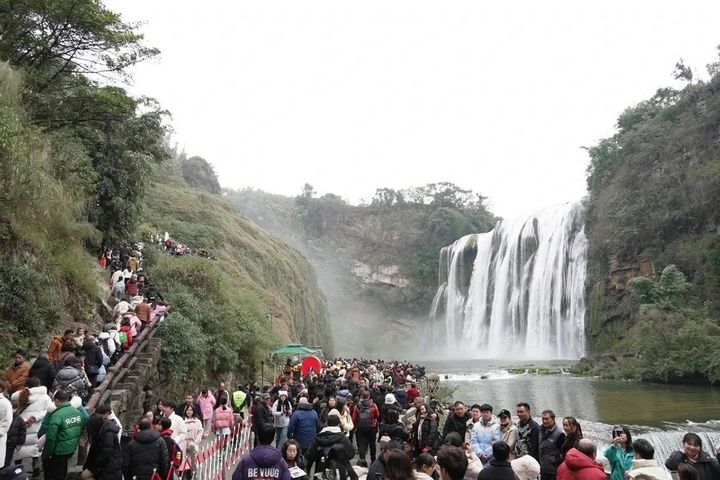 1 圖為黃果樹瀑布.jpg