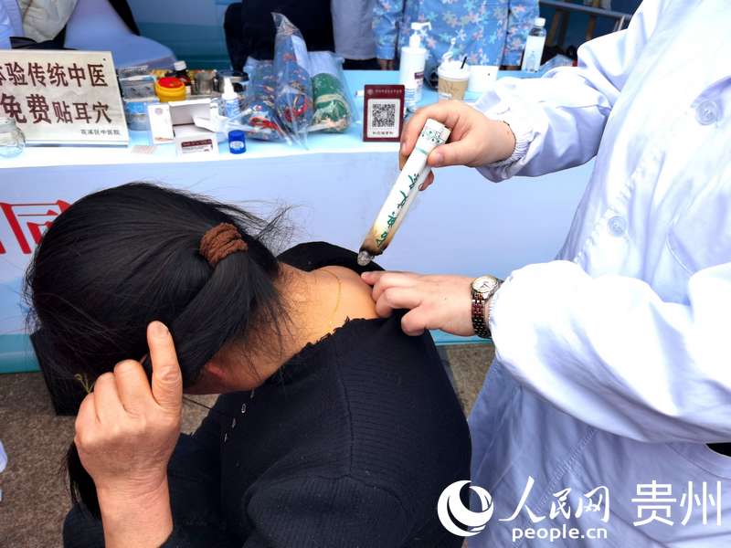 免費艾灸體驗。人民網記者 王秀芳攝