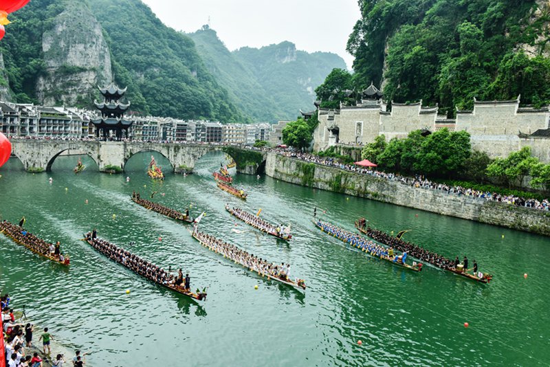 鎮遠賽龍舟。