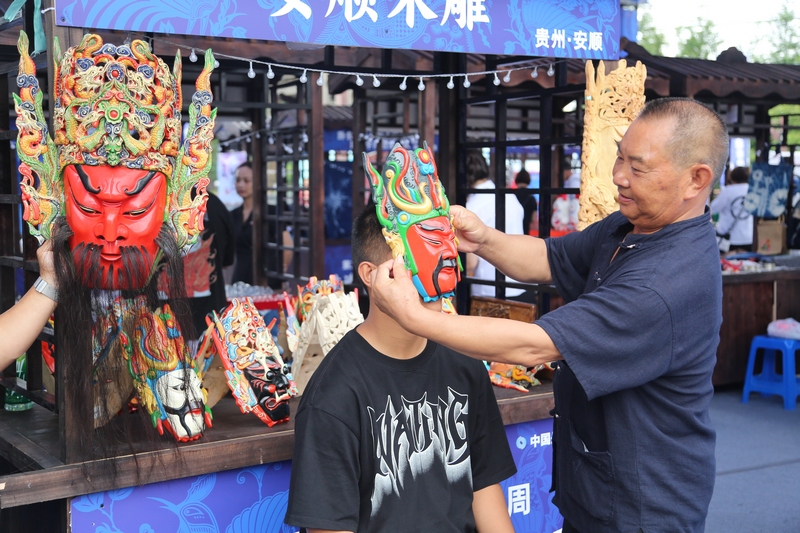 安順木雕。張宇攝