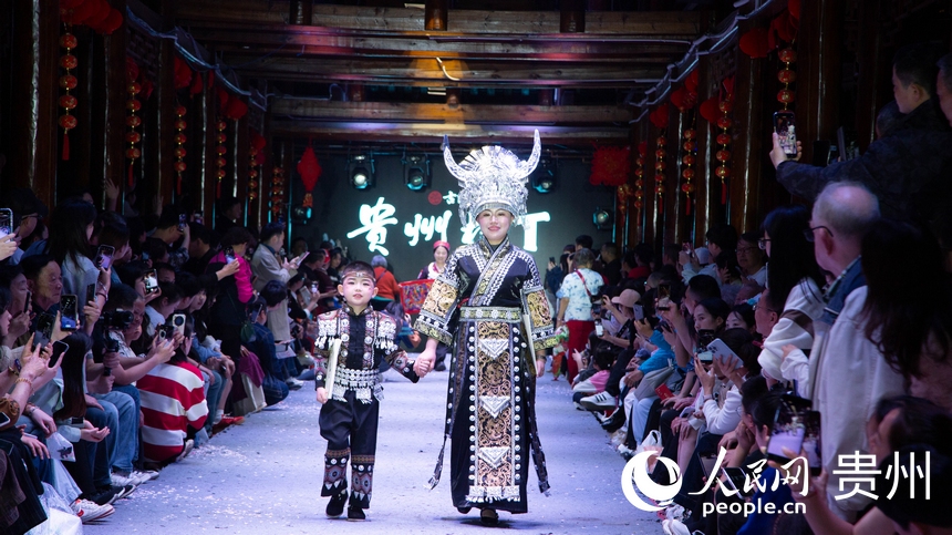 “村T”表演現場。人民網 黃小桃攝