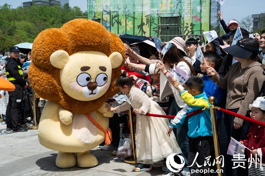 2025年民族大聯歡·春游活動舉行。人民網 陽茜攝