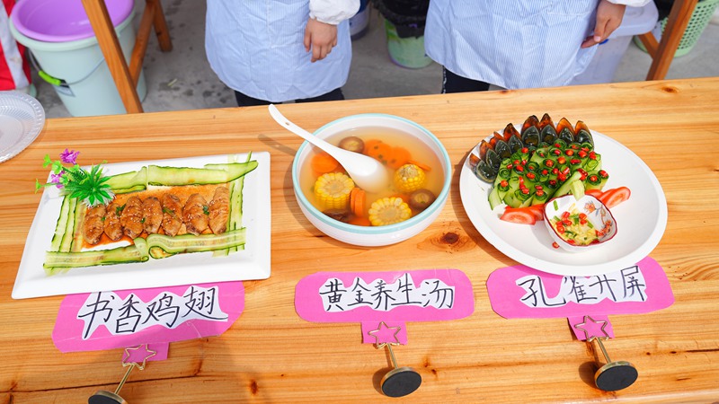小選手們做好的菜品。