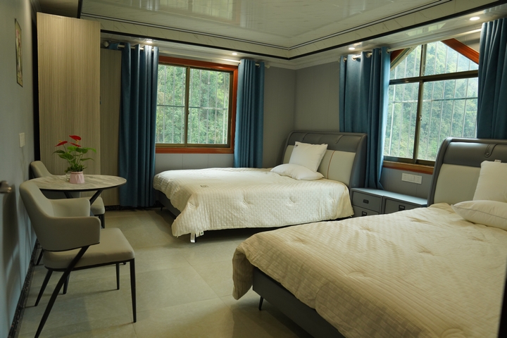 6 改造完成的民俗.JPG