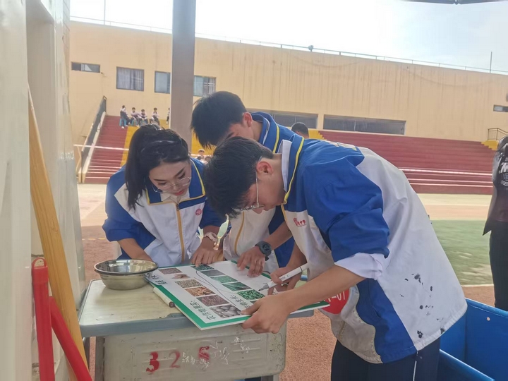 1 運送糧食谷滿倉.jpeg