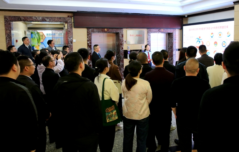 全州機關和事業單位基層黨組織書記參觀黔東南州稅務局黨史稅史教育基地。李德業攝