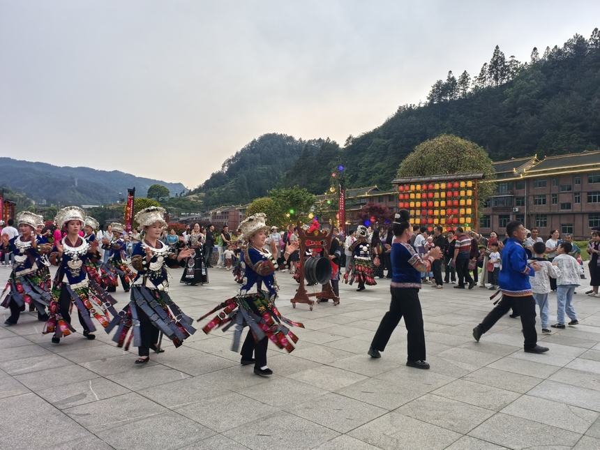 大塘仰歐桑劇場的民族文化展示。