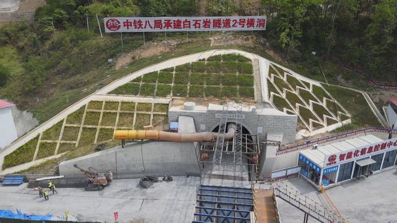 白石巖隧道2號橫洞。