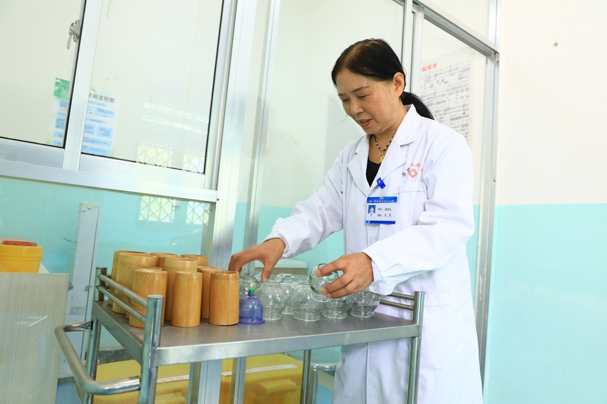 劍河縣岑松鎮南高村村醫陳美禮。楊潔茹攝